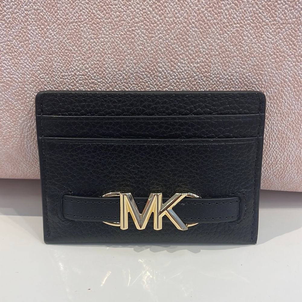 MICHAEL KORS
Reed Large Pebbled Leather Card Holder Case Wallet
COLOR: BLACK
NWT - Picture 8 of 16
